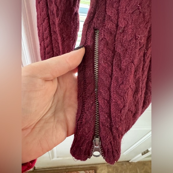 AE burgundy light sweater with zipper detail - Picture 6 of 6
